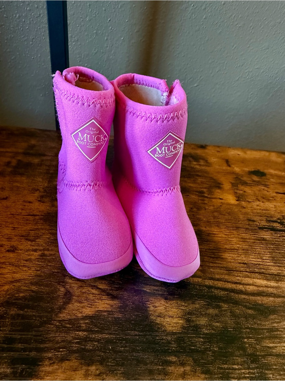 Muck Boot Company Pink Baby Fleece lined bootie. Size 3 NWOT